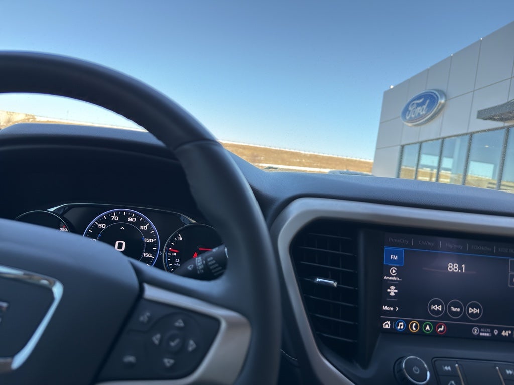 2023 GMC Acadia Denali