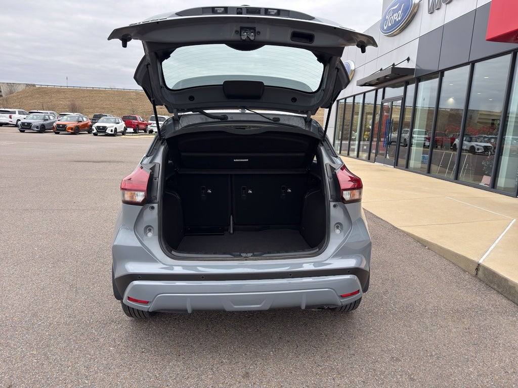 2024 Nissan Kicks SR