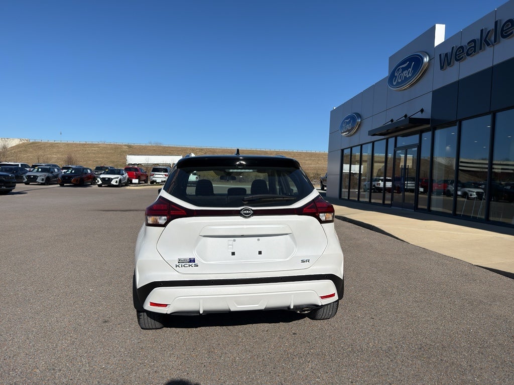 2023 Nissan Kicks SR