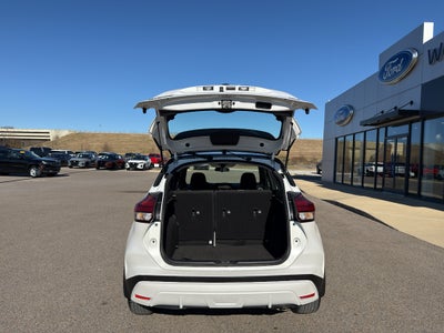 2023 Nissan Kicks SR