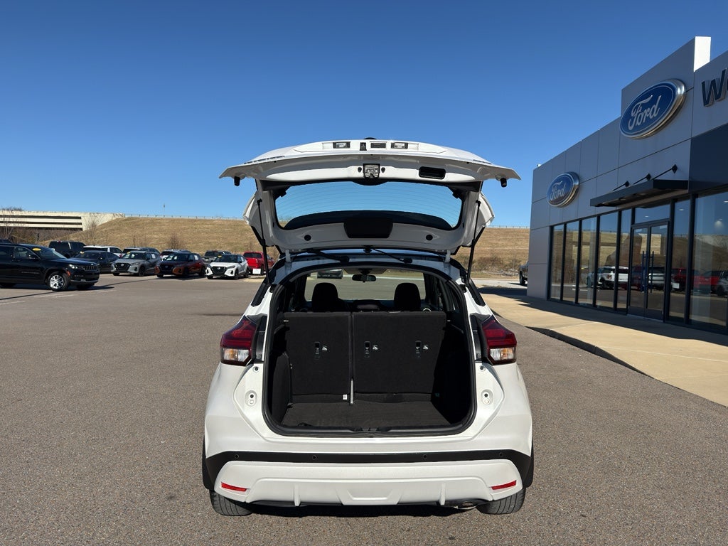 2023 Nissan Kicks SR