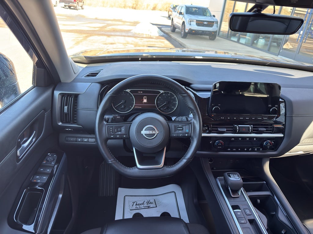 2025 Nissan Pathfinder SL