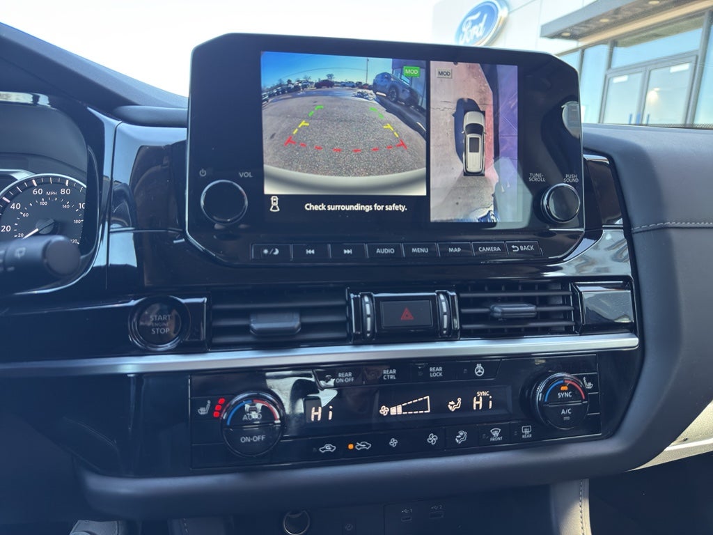 2025 Nissan Pathfinder SL