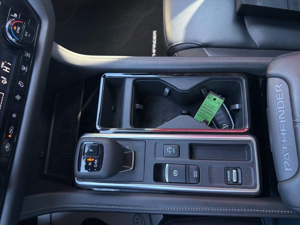 2025 Nissan Pathfinder SL