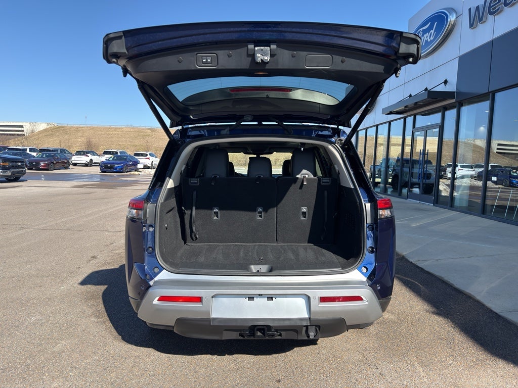 2025 Nissan Pathfinder SL