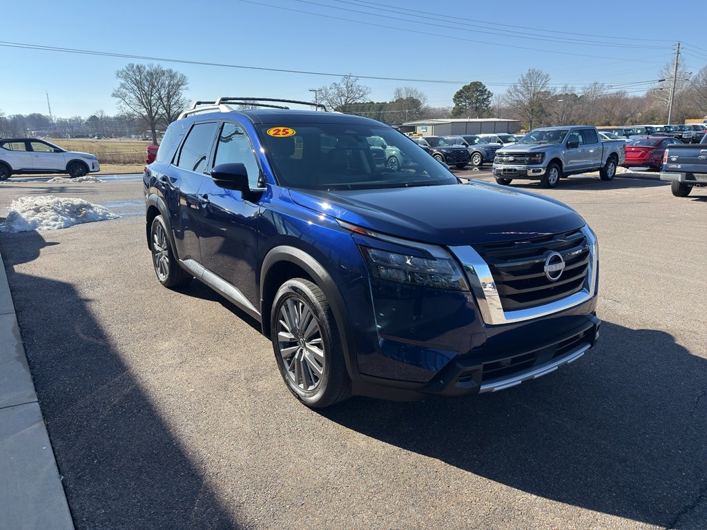 2025 Nissan Pathfinder SL