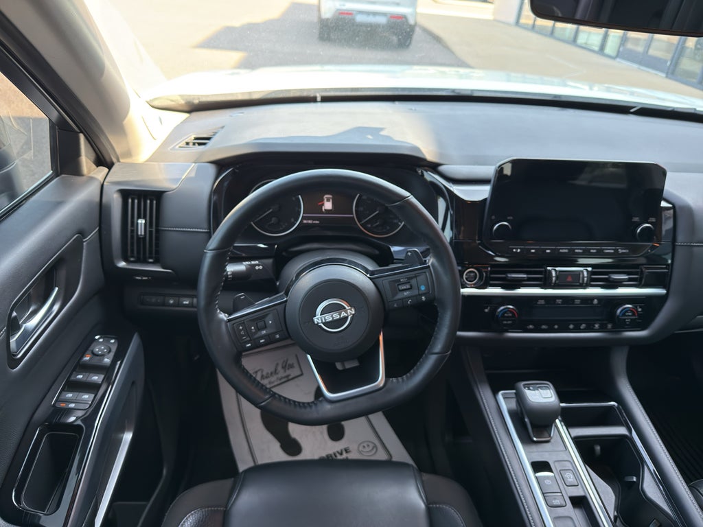 2024 Nissan Pathfinder SL