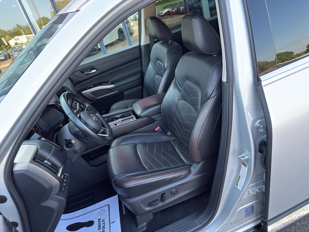 2022 Nissan Pathfinder Platinum